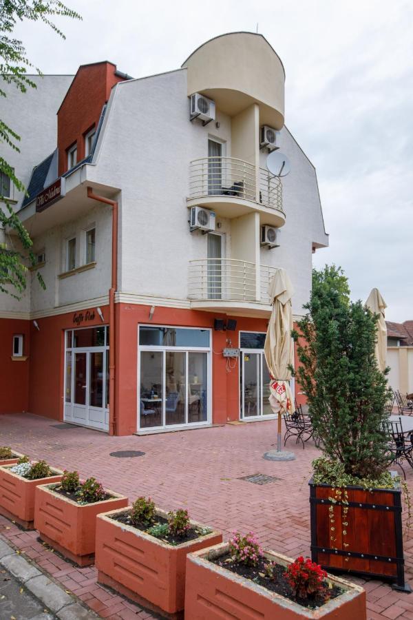 Villa Modena Суботица Экстерьер фото